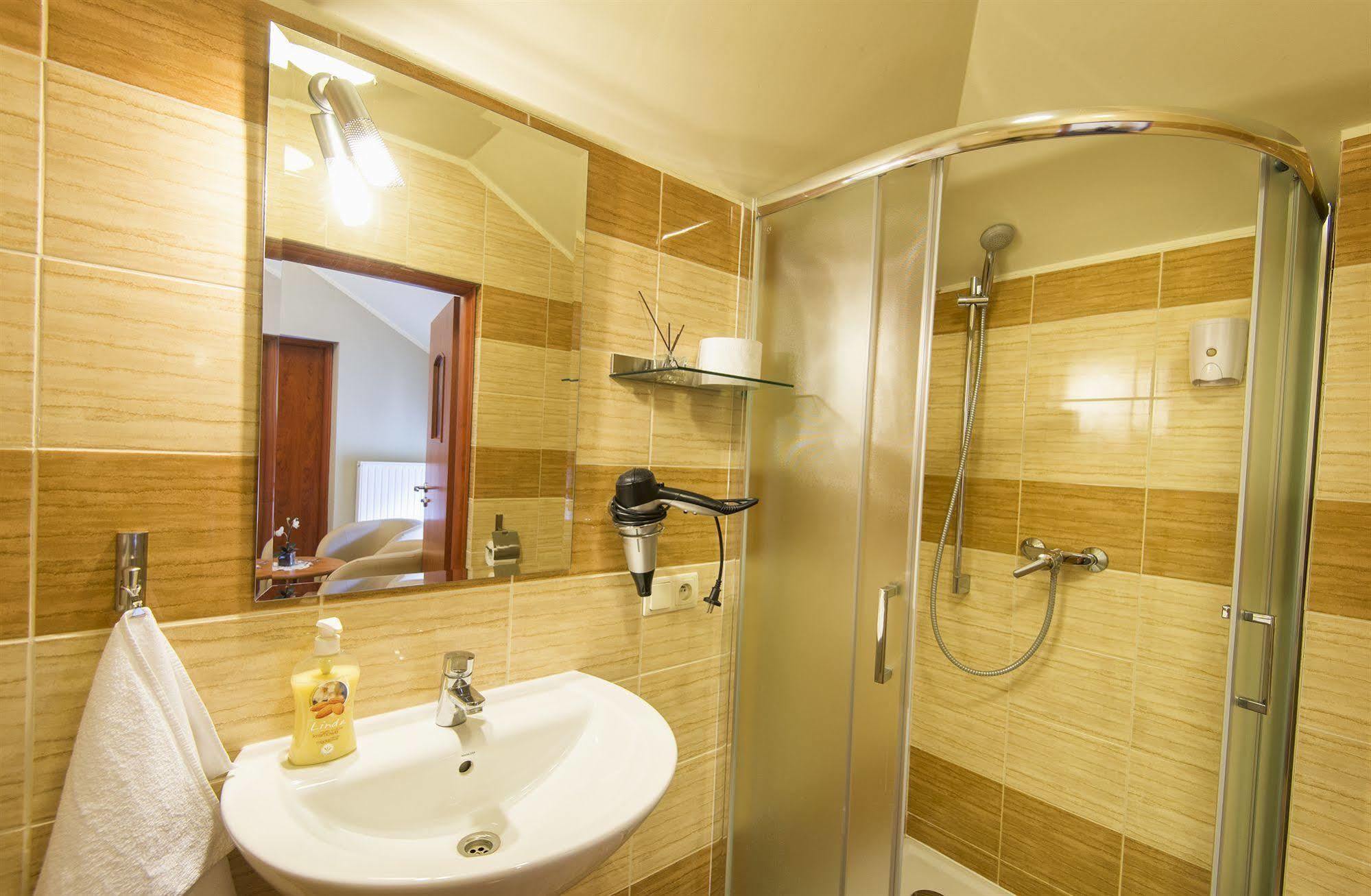 Aparthotel H31 à Poznań Extérieur photo